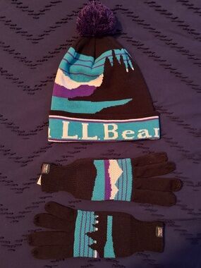 L.L. Bean Katahdin Pom Graphic Hat and Glove Set